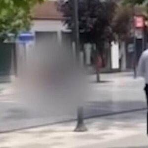ČUJU SE URLICI, LJUDI TRČE, PRIZOR LEDI KRV: Snimak pucnjave usred bela dana u Podujevu uznemirio sve (VIDEO)