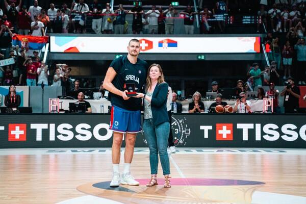 EMOTIVNI NIKOLA JOKIĆ! "Definitivno smo imali osećaj kao da igramo kod kuće" (Foto)