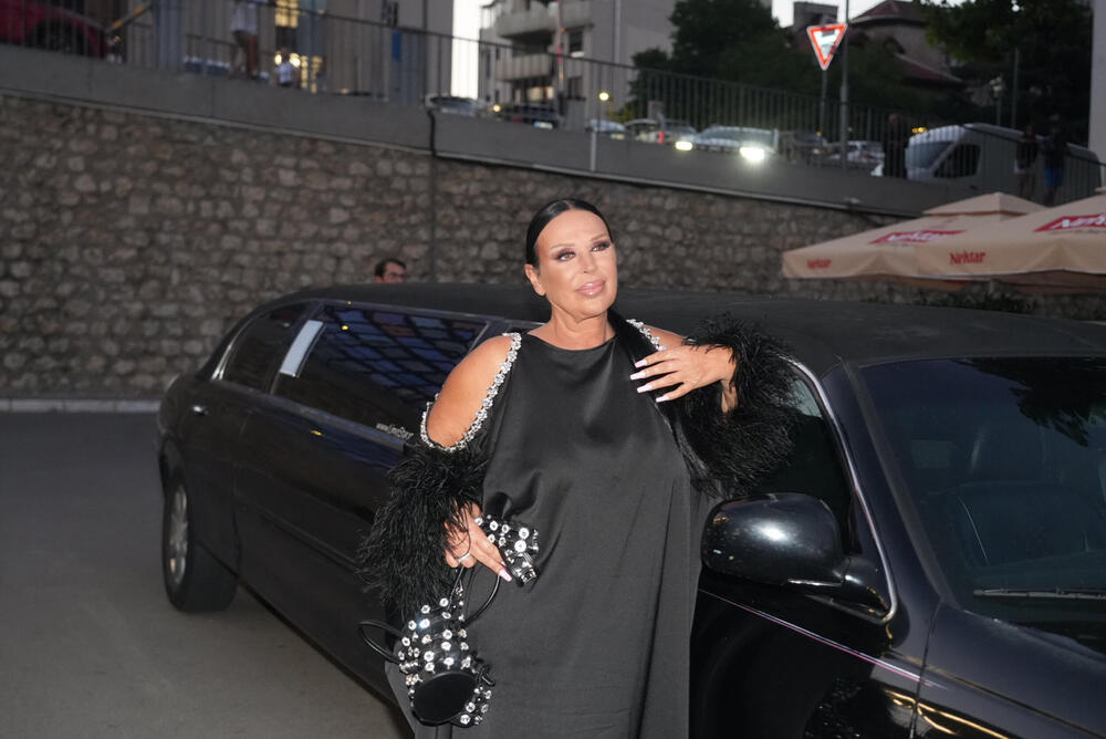 "SVET JE OKRUTAN I PUN MRŽNJE" Marta Savić na meti jezivih komentara zbog izgleda! "Ni sebi ne izgledam kao sa 30"