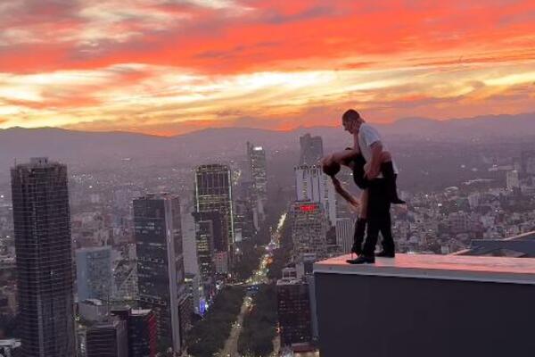 ANĐELA I IVAN POMERILI GRANICE, A EVO KO SU ZAPRAVO! Veridba na "VRHU NJUJORKA" oduvala celu planetu (VIDEO)