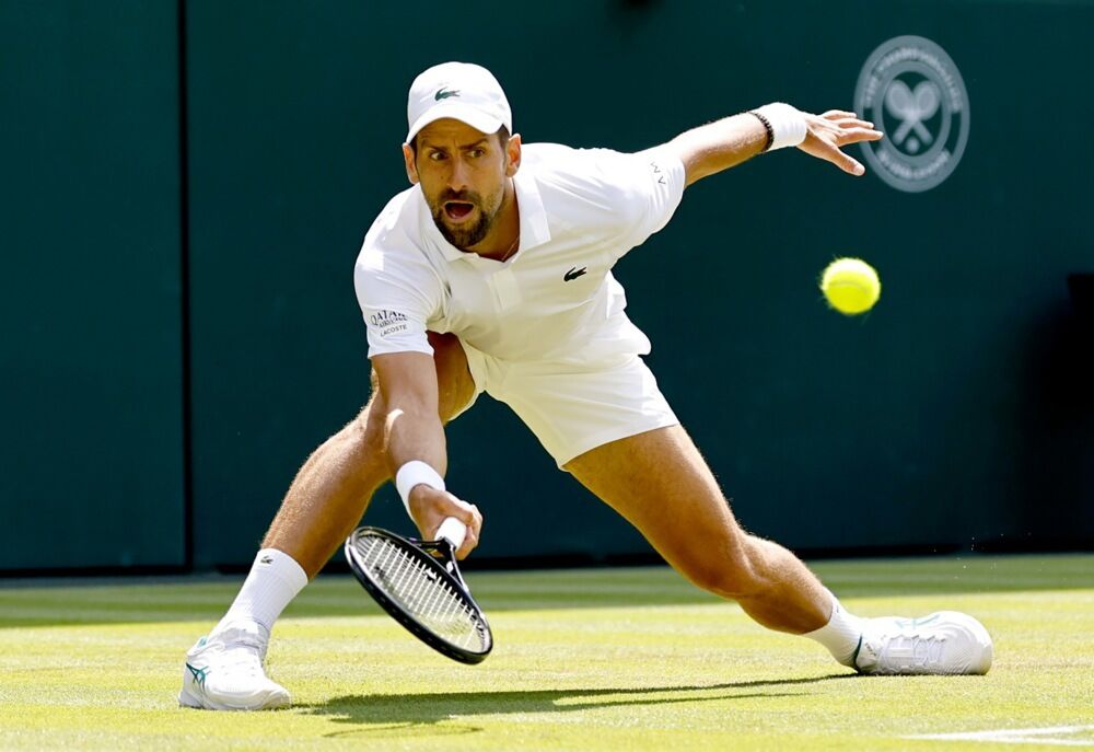 NAJVIŠE POBEDA U ISTORIJI VIMBLDONA! Novak Đoković se izjednačio sa Rodžerom Federerom (Video/Foto)