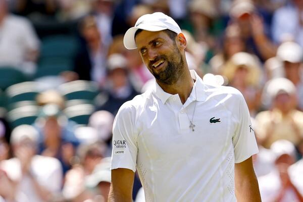 NAJVIŠE POBEDA U ISTORIJI VIMBLDONA! Novak Đoković se izjednačio sa Rodžerom Federerom (Video/Foto)