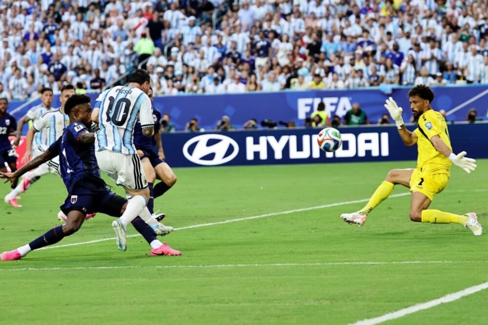 ARGENTINA DRHTALA PROTIV ZELENORTSKIH OSTRVA! Svetski šampion posle produžetaka izbacio debitanta (Video)