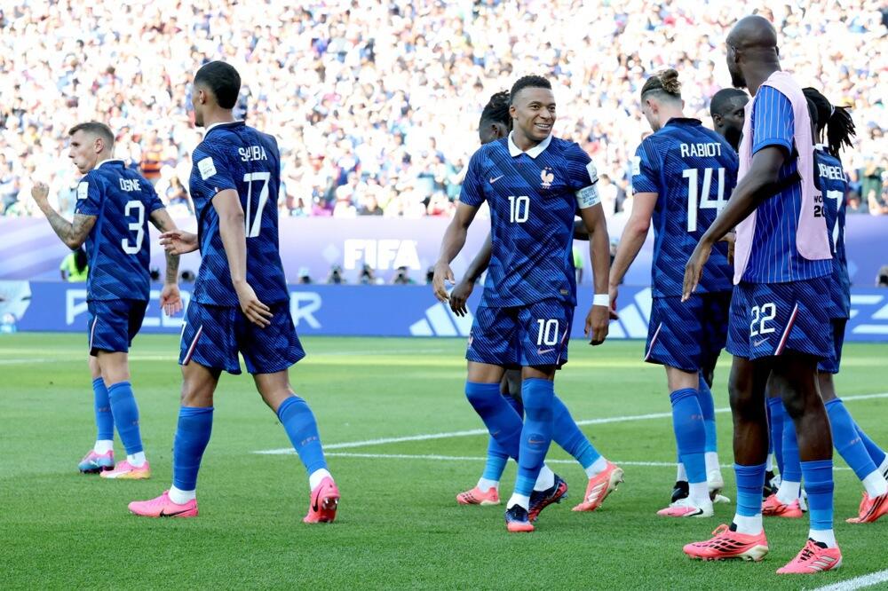 FRANCUZI PORODILI PLASMAN U ČETVRTFINALE: Prljavi Paragvajci žestoko namučili Trikolore, presudio Mbape sa penala!