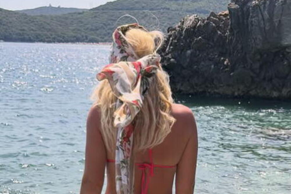 (FOTO) LJUDI ZEVAJU U GOLO TELO POSLE SAMO 5 MESECI OD POROĐAJA! Kad se Niki skine, muška mašta PROKLJUČA!