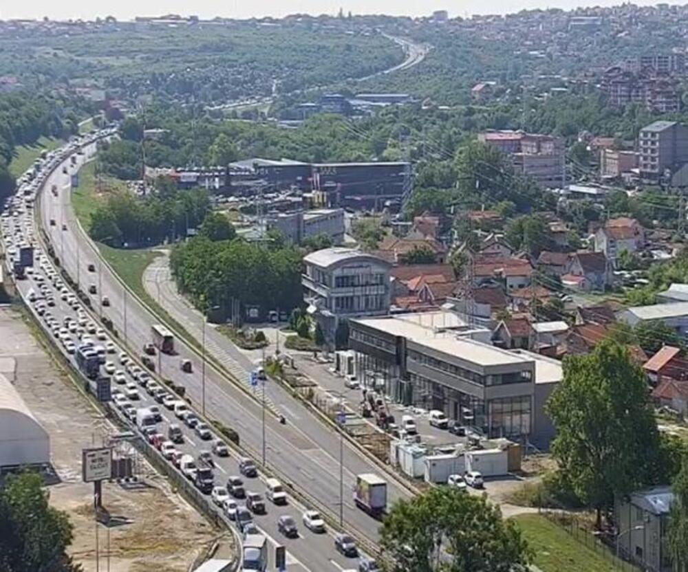 DVA SUDARA NA AUTO-PUTU NAPRAVILA KOLONU OD 8KM: Vozila milela od Gazele do Velikog Mokrog Luga, TOTALNI HAOS!