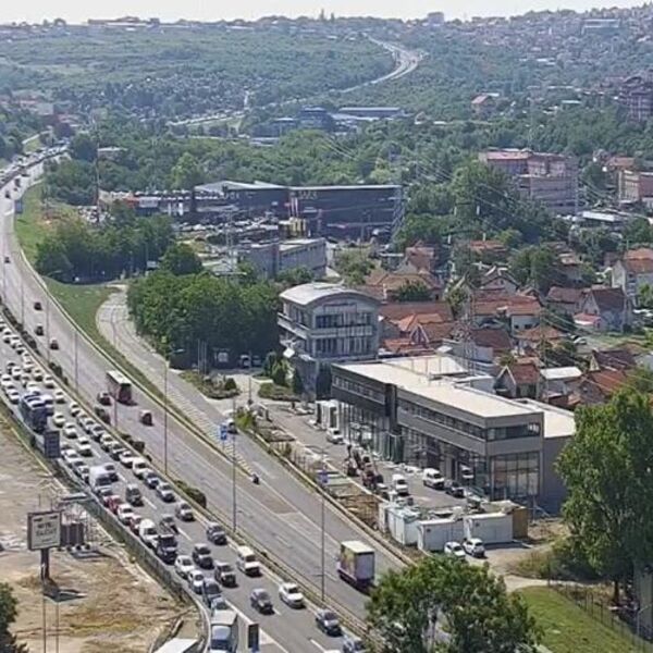 DVA SUDARA NA AUTO-PUTU NAPRAVILA KOLONU OD 8KM: Vozila milela od Gazele do Velikog Mokrog Luga, TOTALNI HAOS!