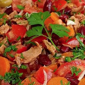 Mediteranska salata koja ima samo 400 kalorija! Menja glavni obrok, a zasiti u jednom dahu