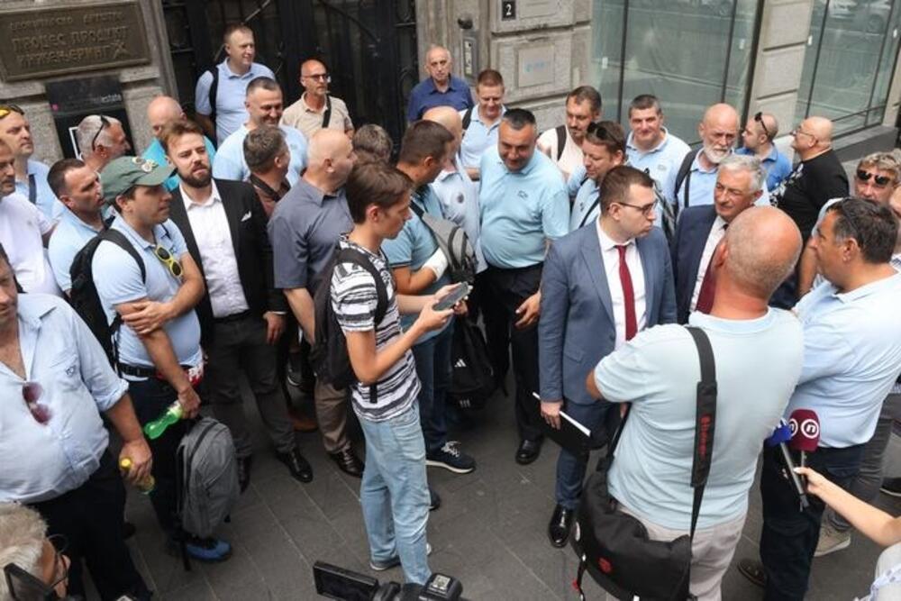POČEO SASTANAK VUČIĆA I PREDSTAVNIKA GSP: Na njemu će da se "prelome" stvari!