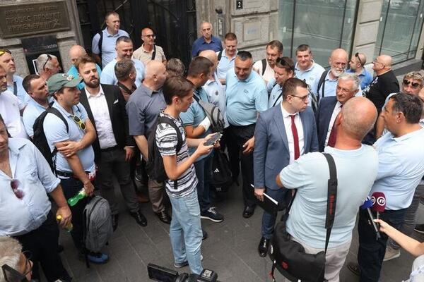 POČEO SASTANAK VUČIĆA I PREDSTAVNIKA GSP: Na njemu će da se "prelome" stvari!