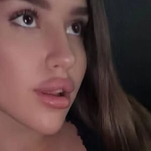 ČOLINA MLAĐA ĆERKA SVA U PROVIDNOM, ČIPKI I HALTERIMA: Objavila fotke iz WC-a, nikad nije ovoliko provocirala