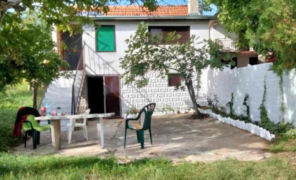 Ova vikendica ima pogled na Avalu, a košta samo 17.000 evra: Ne plaćaju se ni struja ni voda (FOTO)