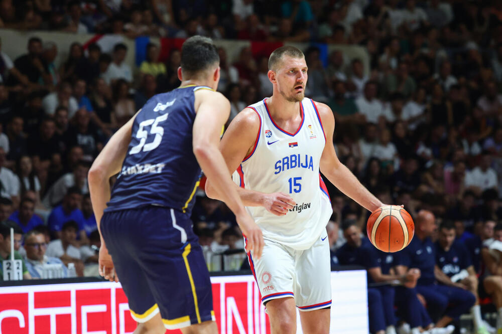 Srbija u novim dresovima protiv Francuske (Video)