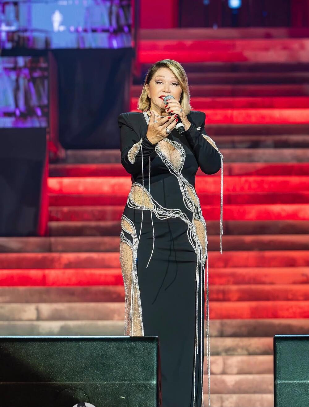Kraljica domaće pop scene časti publiku i ovaj put