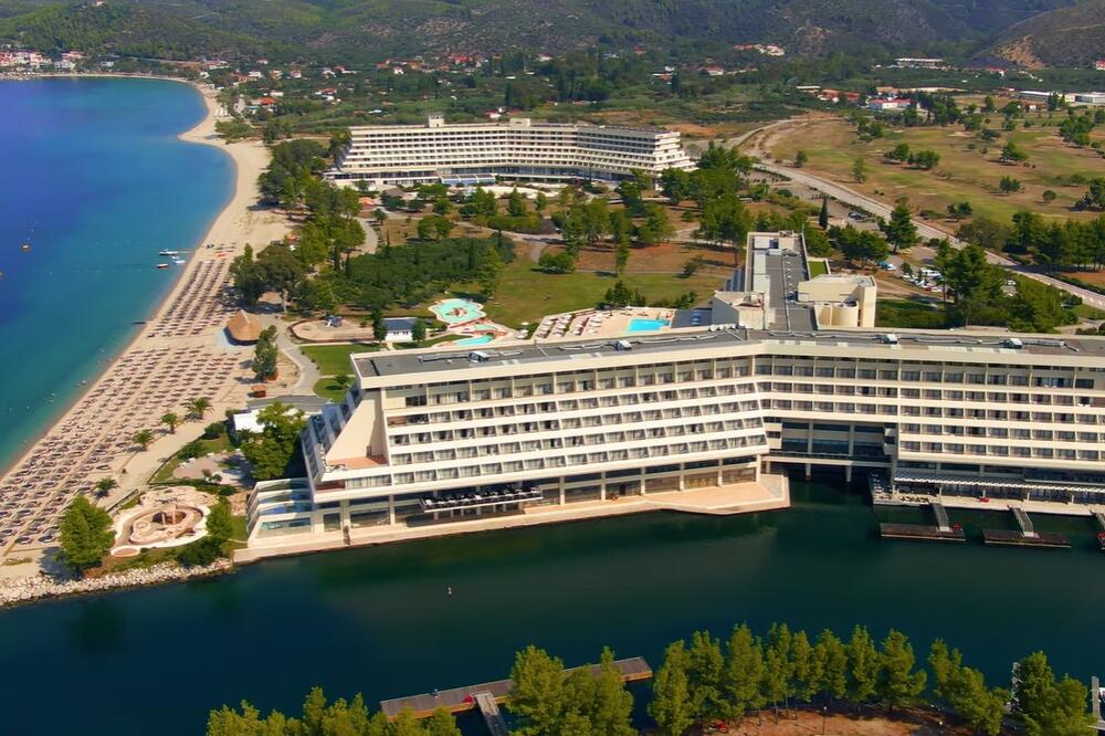 Sve tajne skrivene plaže Porto Karas: Ulaz košta samo 10 evra, ovakvo prelepo more niste do sada videli (FOTO)
