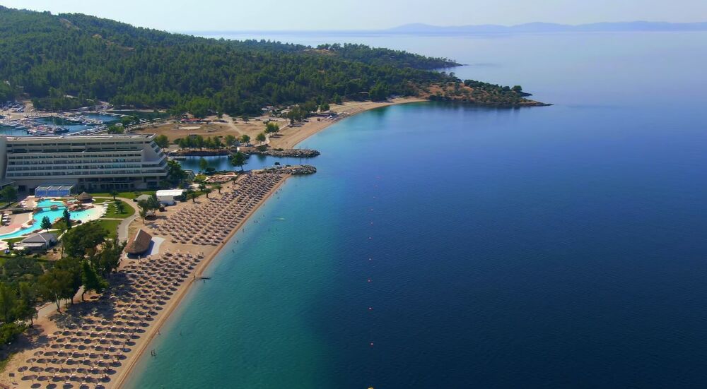 Porto Karas, Plaža