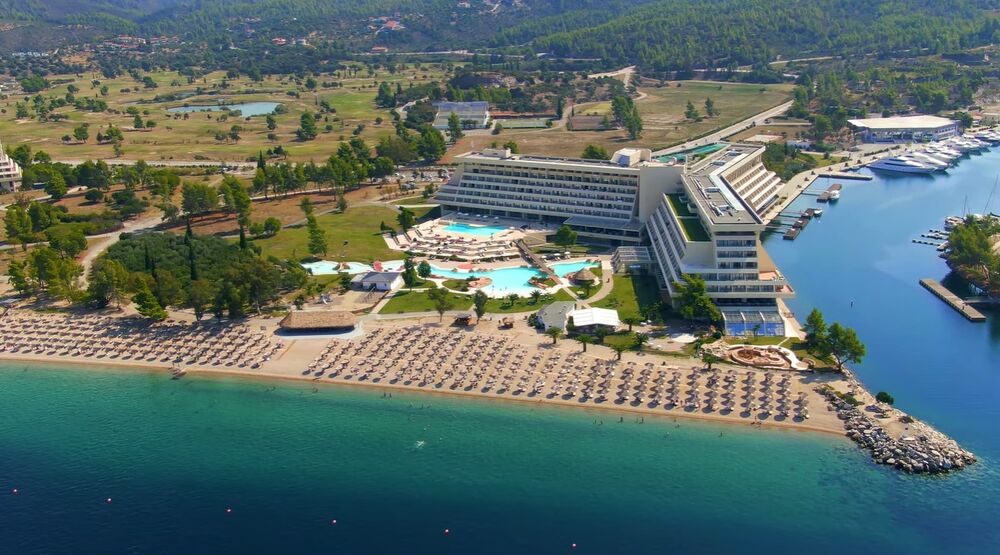 Porto Karas, Plaža