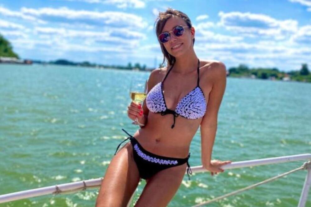 (FOTO) UNUKA LJUBIŠE SAMARDŽIĆA IZGLEDA KAO MILION DOLARA! Skinula se u žuti bikini i zagrmela: IZRASLA U LEPOTICU!