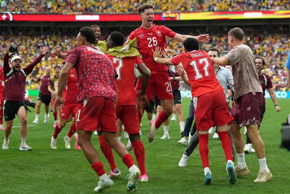 Slavlje fudbalera Švajcarske posle pobede nad Kolumbijom i plasmana u četvrtfinale Svetskog prvenstva 2026. godine