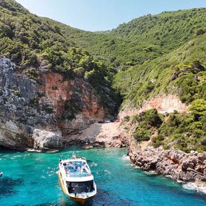 Mesto gde stene ljube more: Za ovu plažu u Grčkoj retko ko je čuo, a izgleda kao sa razglednice
