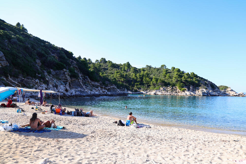"VERNICA I BLUDNICA" Skinula se na plaži u Crnoj Gori, pa izbacila VERNIKE IZ TAKTA - "NIJE BOLEST SVE ŠTO BOLI"