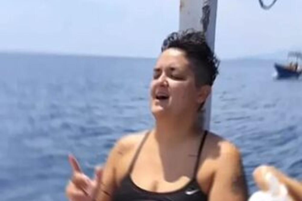 (FOTO) DA LI STE JE OVAKO ZAMIŠLJALI? Marija Šerifović se SKINULA U BIKINI! Slika spalila internet do temelja!