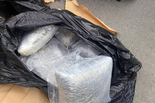 Uhapšen Beograđanin zbog posedovanja velike količine droge: Policija otvorila gepek i zatekla desetine paketa