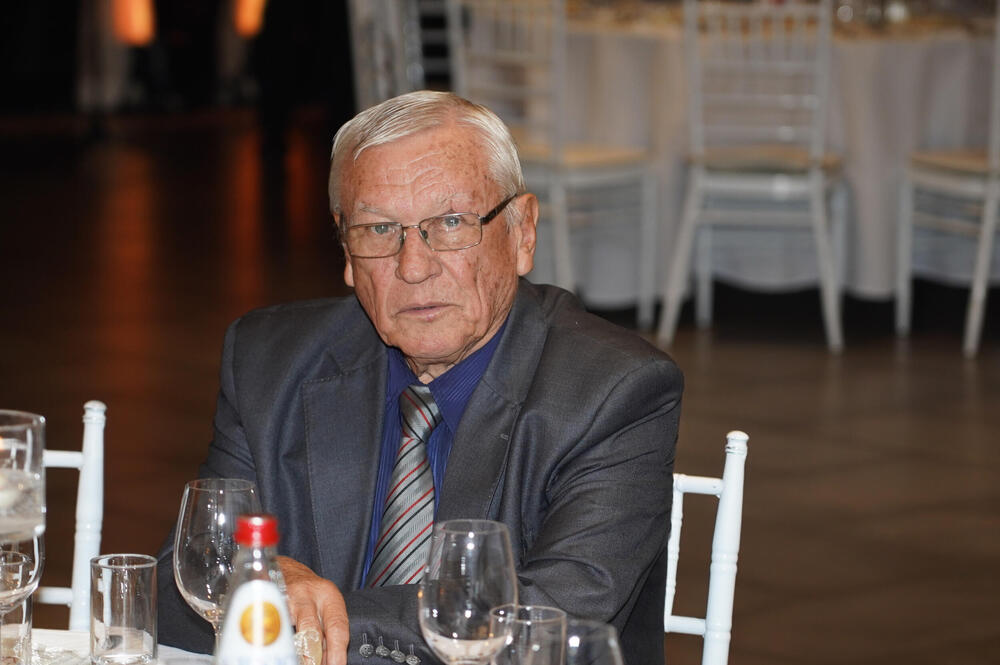KO JE MILANČE RADOSAVLJEVIĆ KAD SE KAMERE UGASE? Komšije razvezale jezik, ovakvog ga viđaju svakog dana