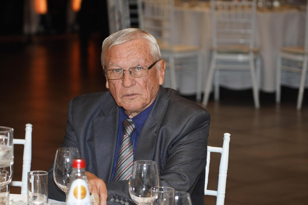 KO JE MILANČE RADOSAVLJEVIĆ KAD SE KAMERE UGASE? Komšije razvezale jezik, ovakvog ga viđaju svakog dana