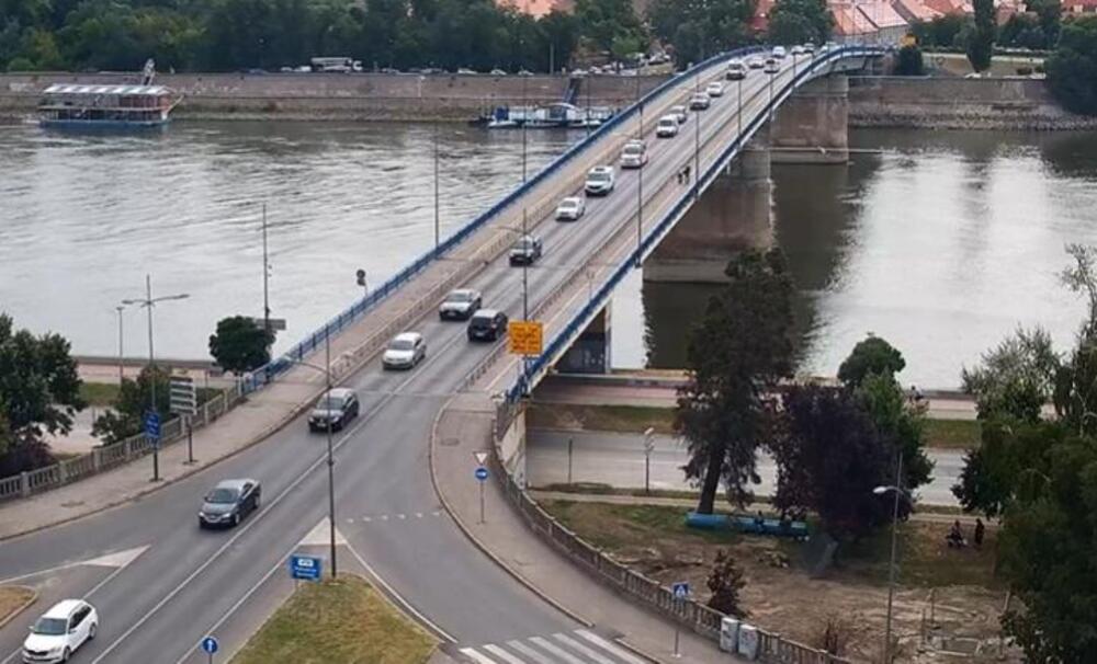 NESREĆA NA MOSTU DUGA U NOVOM SADU! Stvaraju se ogromne gužve (VIDEO)