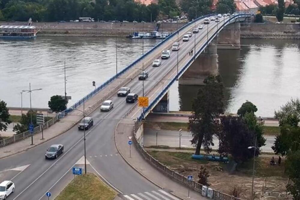 NESREĆA NA MOSTU DUGA U NOVOM SADU! Stvaraju se ogromne gužve (VIDEO)