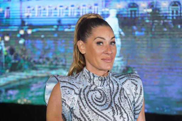 ZBOG NJENE PRIČE TRESLA SE SRBIJA, A EVO GDE JE ONA PRONAŠLA MIR: Nije sama, ova žena je ne pušta kad je najteže
