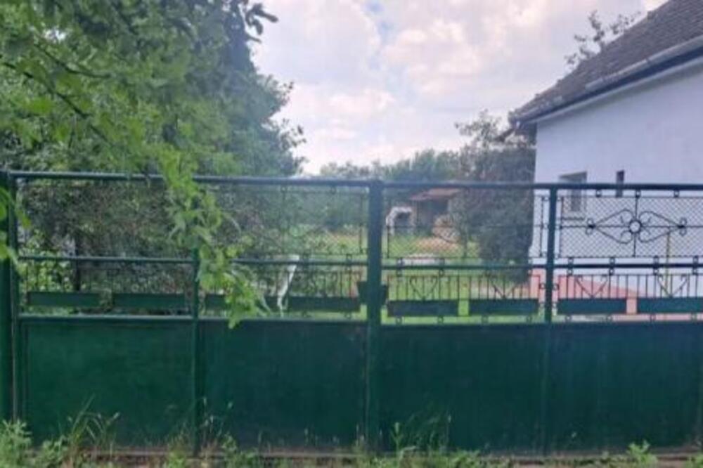 U ovom selu se prodaje kuća i plac od 30 ari za bukvalno smešne pare: Ima struju, vodu i gas (FOTO)