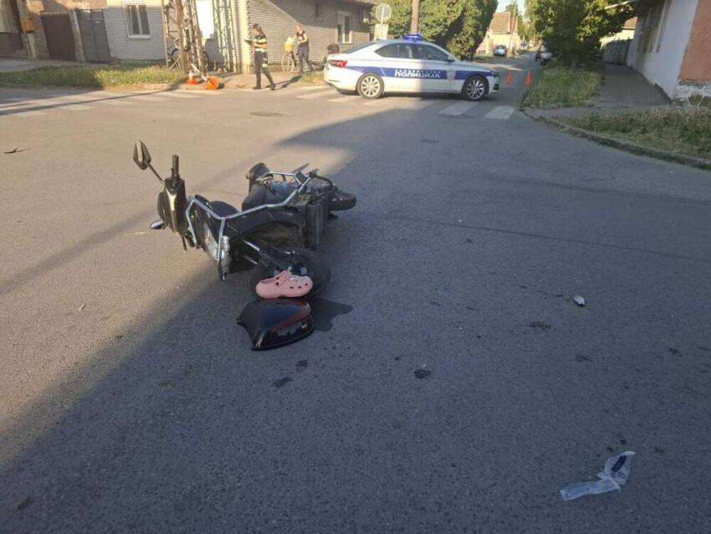 Sudar električnog skutera i kombija: Teže povređene tri devojčice u Apatinu