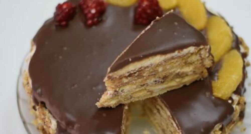 Medved torta na tacni