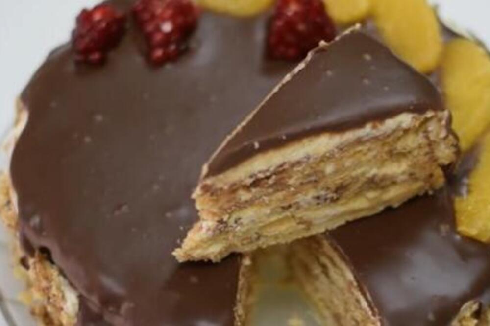 Ruskinje imaju savršen recept za Medved tortu: Čokoladne i bele korice, a unutra sočan fil - ukusnija ne postoji