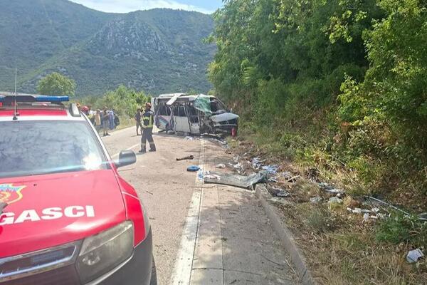 Oglasilo se Ministarstvo spoljnih poslova Srbije o nesreći kod Kotora: Jedno lice stradalo, 16 povređenih