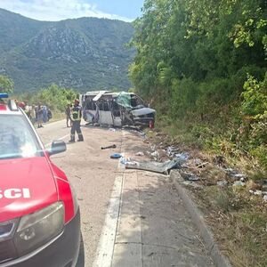 Oglasilo se Ministarstvo spoljnih poslova Srbije o nesreći kod Kotora: Jedno lice stradalo, 16 povređenih