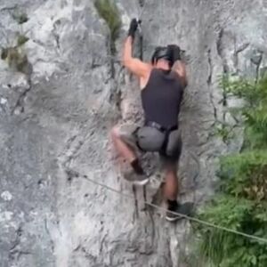 "OVDE SE VIDI UBOD OČNJAKA" Hrvata ujela ZMIJA OTROVNICA tokom planinarenja - "CEO PRST MI JE..." (VIDEO)