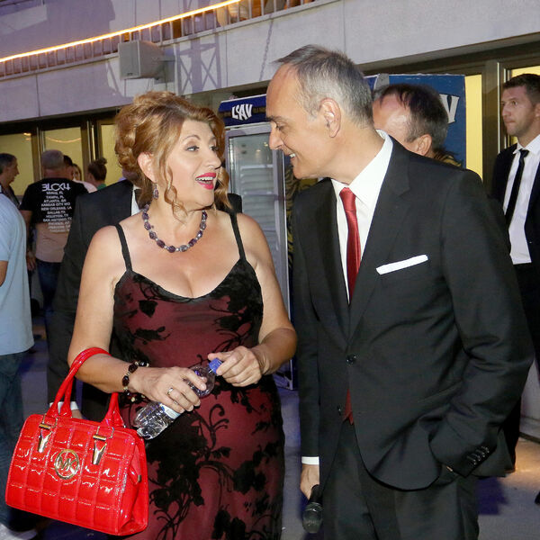 "KAD VIDIM LEPU ŽENU POMISLIM LEPO BI BILO DA JE MOJA" Posle 40 godina braka progovorio "Kasno je sad za razvod"