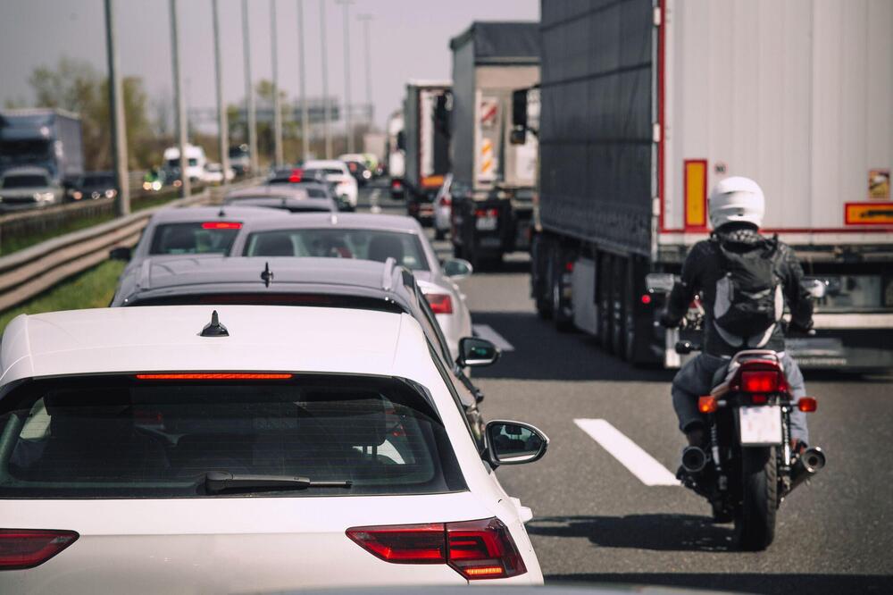 MARIN IZ MOTOVUNA SE ZAPUTIO IZ ISTRE DO ATLANTIKA: Umesto avionom seo na motor star pola veka, evo šta ga sve čeka