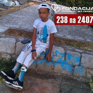 Dimitrije (12) ne može da hoda, ali se bori da napravi prve korake: Potrebni smo mu kako bi stao na noge!