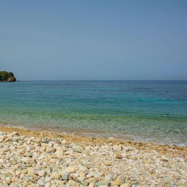 Na popularnoj plaži u Hrvatskoj more zagađeno fekalijama! Izdato upozorenje, ne kupajte se