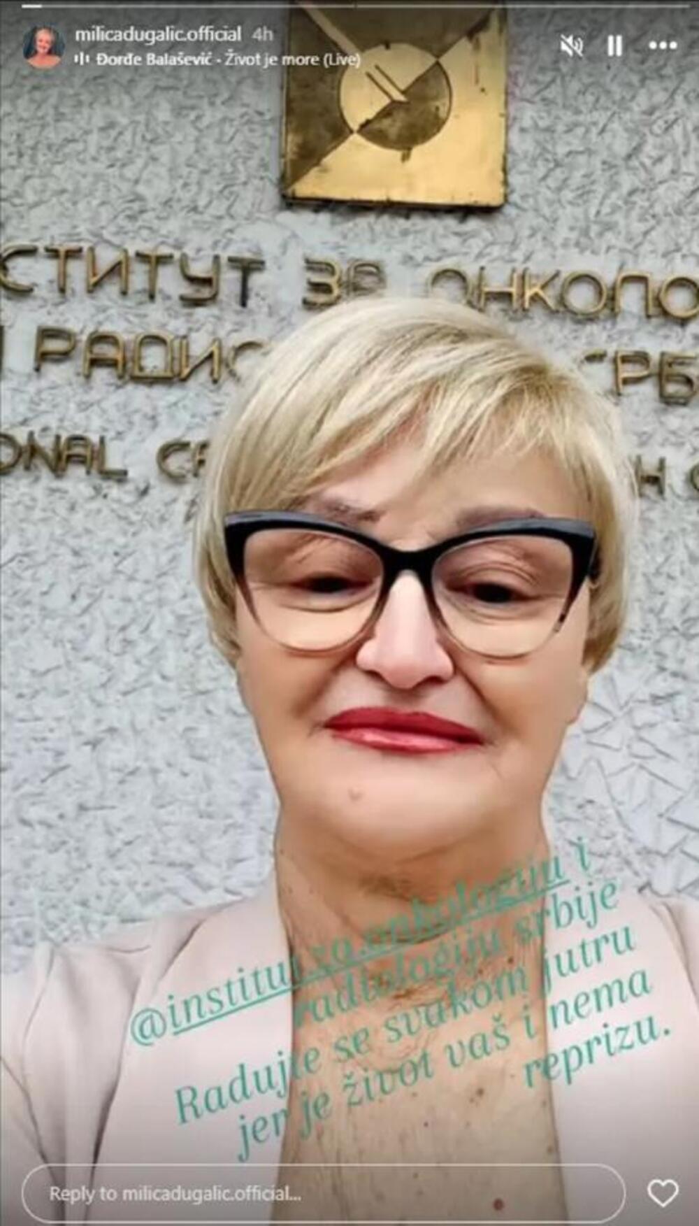 NAŠA PEVAČICA IZGUBILA KOSU! Saznala da ima OPAKU BOLEST, slika iz bolničke postelje potresla sve