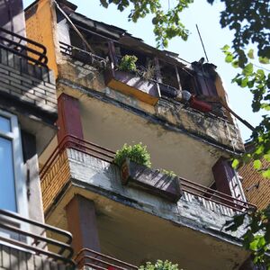 PRVE SLIKE POŽARA NA CERAKU! Stan u potpunosti izgoreo, veliki broj vatrogasaca na terenu (FOTO)