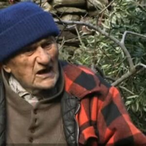 LEKARI MU DALI NEKOLIKO MESECI ŽIVOTA, ON DOŽIVEO STOTU: Grk otkrio tajnu dugovečnosti, tvrdi da ga je OVO spasilo!