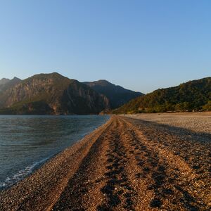 "VATRENE NEMANI" URNIŠU TURISTE NA POPULARNOM LETOVALIŠTU: Kupači beže u panici, stotine ljudi završilo u bolnici!