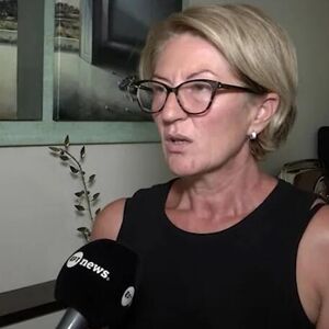 "LJUBIŠA JE DVA MINUTA VISIO KROZ PROZOR": Oglasila se supruga muškarca koji je povređen na letu "Rajanera"