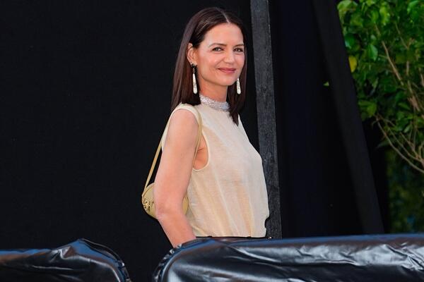BIVŠA ŽENA TOMA KRUZA JE LUDA ZA SVOJIM NOVIM DEČKOM: Baš je mlad, sav u mišićima, izgleda kao ZVER! (FOTO)