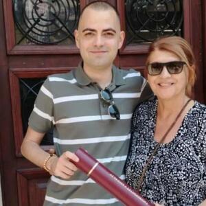 (FOTO) Sin Biljane Jevtić i Ace Ilića ZAVRŠIO TEŽAK FAKULTET: Pevačica blista od ponosa pored svog naslednika!